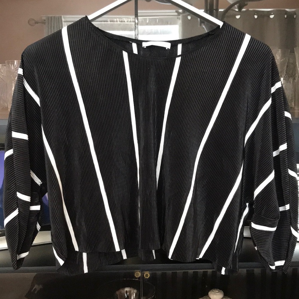 ZARA BLACK AND WHITE CROP TOP